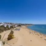 Estas 5 praias portuguesas ficaram sem Bandeira Azul em 2026 e uma delas fica no Algarve